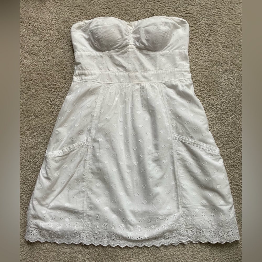 White eyelet cotton women’s 12 dress with pockets